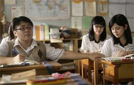 Mãi đến năm 2013, Hách Thiệu Văn mới quay lại với nghiệp diễn với những vai phụ hoặc hài. Vai diễn nổi bật nhất của cậu trong bộ phim gần đây là anh chàng 'mọt sách' trong phim Cô gái năm ấy chúng ta cùng theo đuổi (2011).