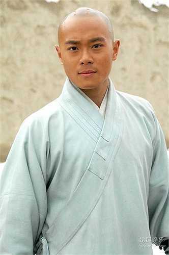 Tào Tuấn từng thi trượt tại Học viện Kinh kịch Bắc Kinh, cơ hội đóng phim ít đi, Mãi đến năm 2011 ,Tào Tuấn tãi xuất với vai diễn Lục Đông Vũ trong phim Chiếc điện thoại thần kỳ 2.