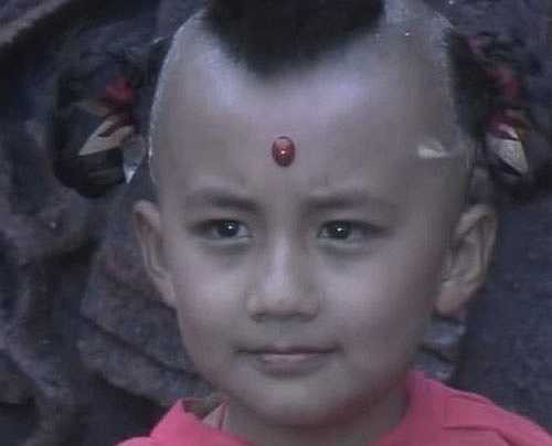 Ở tuổi 38, Triệu Hân Bồi gần như mất hút trong Cbiz. Hình ảnh gần đây nhất của Hân Bồi được chụp tại sự kiện công nghệ thông tin cách đây 3 năm cho thấy Hồng Hài Nhi giờ đã phát tướng và khác xưa quá nhiều.