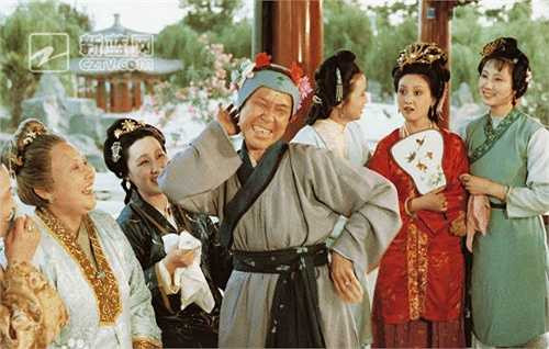 Phục trang và hóa trang của phim do Sử Đình Cần và Dương Thụ Vân đảm nhiệm khi lên sóng truyền hình. (Nguồn: Dân Việt)