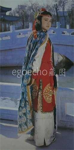 Tuy nhiên, ít ai biết, những bộ trang phục dùng casting các nhân vật trong phim hầu như đều bị 'xóa sổ' khi lên sóng. Dưới đây là hình ảnh lần đầu tiết lộ và tạo hình casting các nhân vật của Hồng Lâu Mộng.