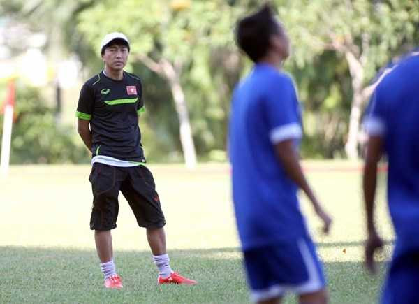 U23 Việt Nam lại bị chủ nhà làm khó