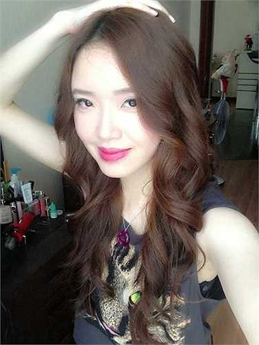 Từ khi sang Canada du học, Ngọc Phượng thay đổi cả về ngoại hình lẫn phong cách thời trang.