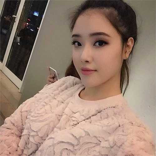 Đôi mắt to tròn thơ ngây.