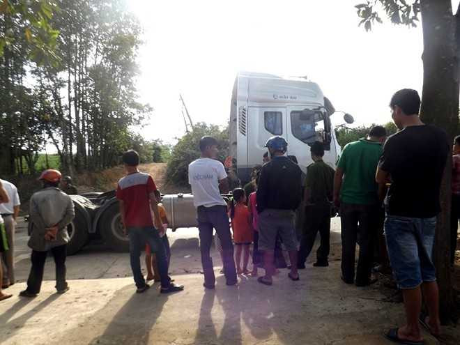 Một tài xế chết bất thường trong xe đầu kéo