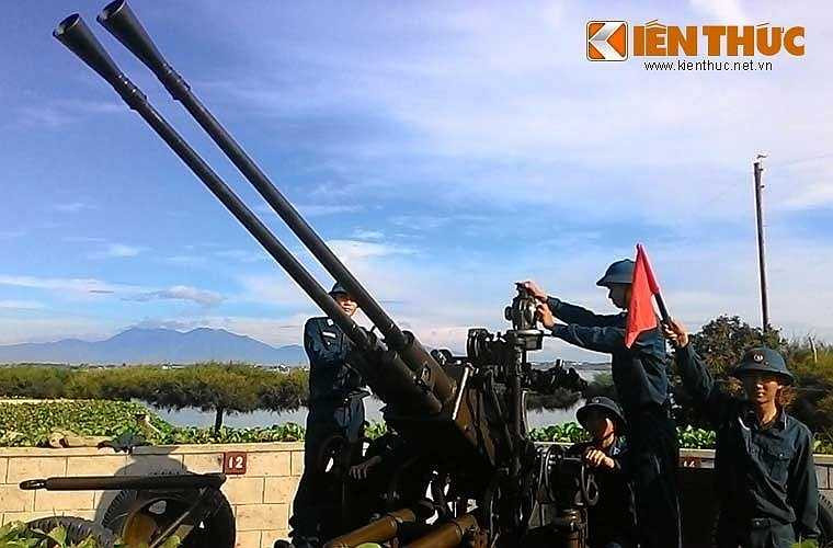 Pháo phòng không 37mm là một trong những vũ khí cấu thành nên lưới lửa phòng không tầm thấp của Quân đội Việt Nam bảo vệ vùng trời Tổ quốc trong suốt nhiều năm qua. 