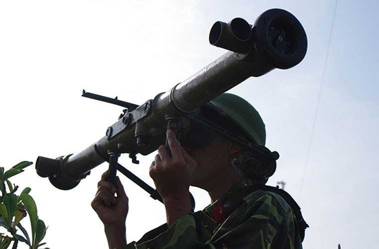 Máy đo xa – khí tài trinh sát thường thấy ở các đơn vị pháo phòng không 37mm, 57mm. Loại khí tài này thực sự hữu hiệu khi trinh sát ban ngày, tầm nhìn rõ. 