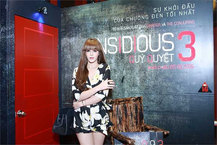 Góp mặt trong lễ ra mắt phim kinh dị Insidious 3, hot girl Andrea khoe đôi chân dài nuột nà.
