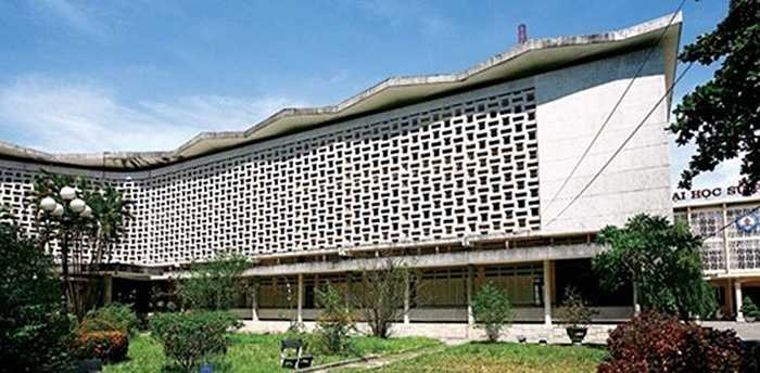 Lam chắn nắng một mặt giúp làm mát và tạo sự thông thoáng cho tòa nhà, mặt khác còn giúp giảm tiếng ồn hiệu quả, chắn bụi tốt. 