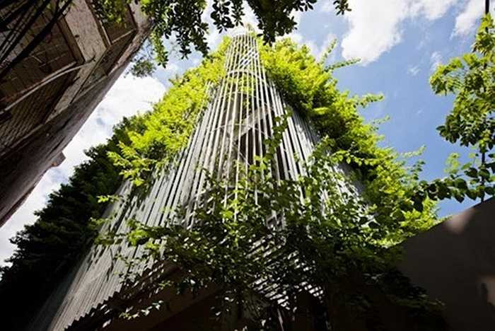 Công năng và yếu tố thẩm mỹ hài hòa trong thiết kế lam chắn nắng, tạo không gian sống thoải mái, gần gũi thiên nhiên cho gia chủ.