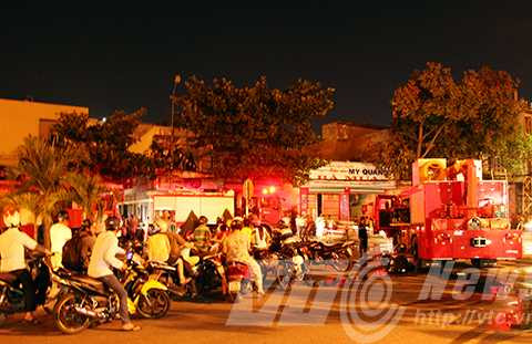 hỏa hoạn, cháy cơ sở, tái chế, lốp ô tô, khu dân cư, náo loạn, Đà Nẵng, cảnh sát, PCCC