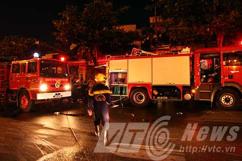 hỏa hoạn, cháy cơ sở, tái chế, lốp ô tô, khu dân cư, náo loạn, Đà Nẵng, cảnh sát, PCCC