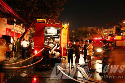 hỏa hoạn, cháy cơ sở, tái chế, lốp ô tô, khu dân cư, náo loạn, Đà Nẵng, cảnh sát, PCCC