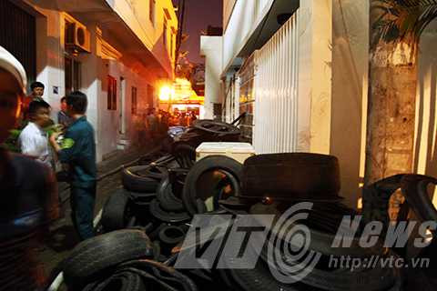 hỏa hoạn, cháy cơ sở, tái chế, lốp ô tô, khu dân cư, náo loạn, Đà Nẵng, cảnh sát, PCCC