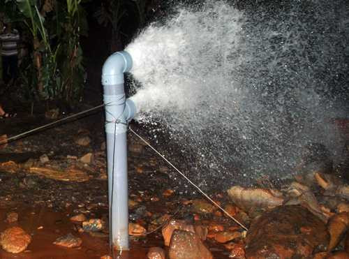 Giếng nước phun như vòi rồng đã được khống chế