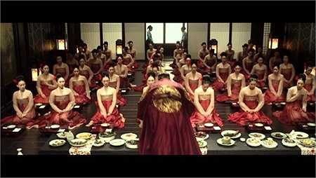 Khi các cung nữ được triệu tập trước mặt nhà vua, họ được mặc những bộ hanbok giống nhau. Lúc này, tất cả đều khoác thêm áo ngoài (jeogori) nhưng bằng chất liệu rất mỏng.