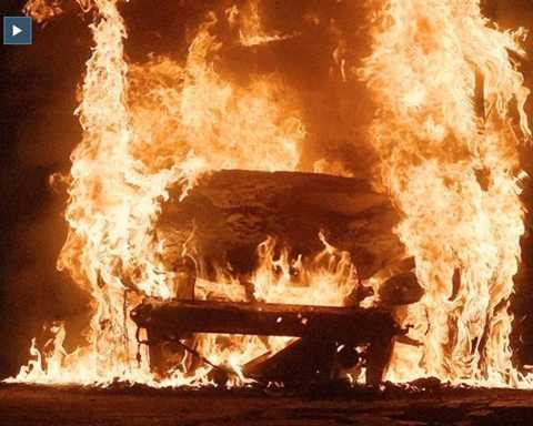 10 cách giúp chiếc xe của bạn 'an toàn' khỏi lửa