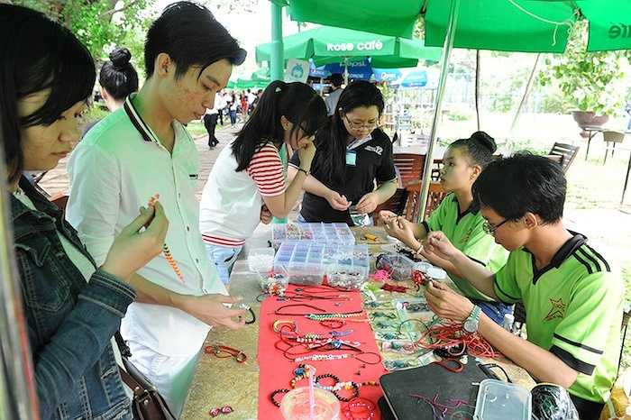 Bên cạnh đó, lễ hội cũng chính là nơi các bạn trẻ gặp gỡ thể hiện và phát huy văn hóa đọc qua những trang sách bổ ích.