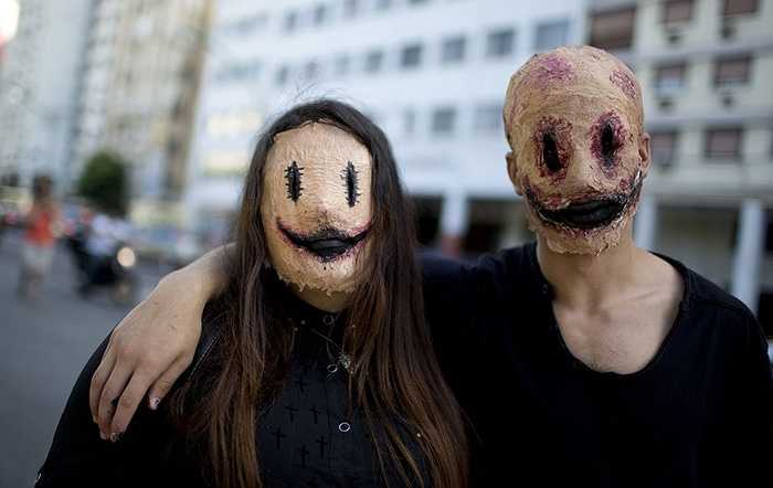 Cặp đôi có kiểu hóa trang vô cùng đáng sợ ở Buenos Aires, Argentina