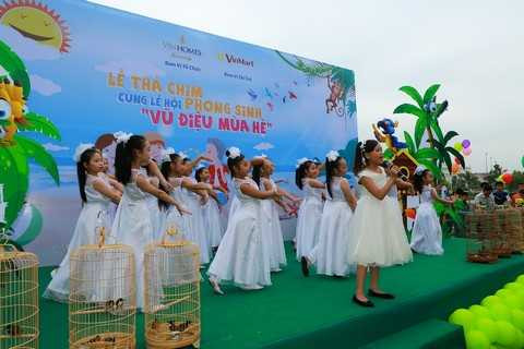 Cư dân Vinhomes Riverside: Tổ chức nhiều hoạt động vì môi trường