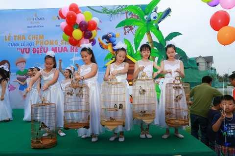 Cư dân Vinhomes Riverside: Tổ chức nhiều hoạt động vì môi trường