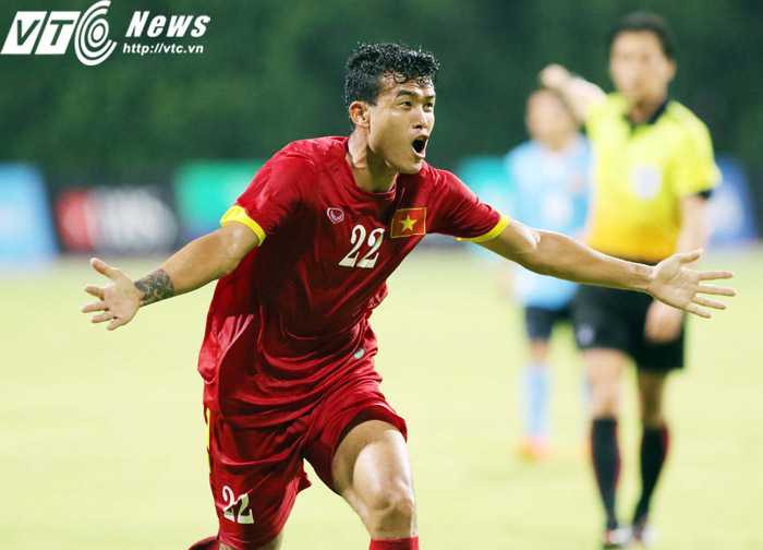 HLV Lê Thụy Hải khen Miura hay nhất trận thắng Lào