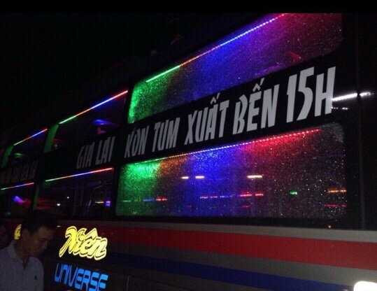 Lộ diện 5 đối tượng ném đá hàng loạt xe khách trong đêm