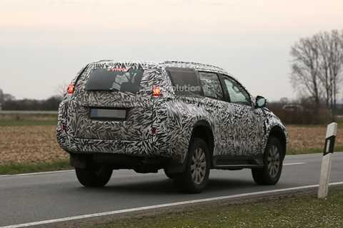 Mitsubishi Pajero Sport 2016 bị 'rò rỉ' thiết kế trước khi ra mắt