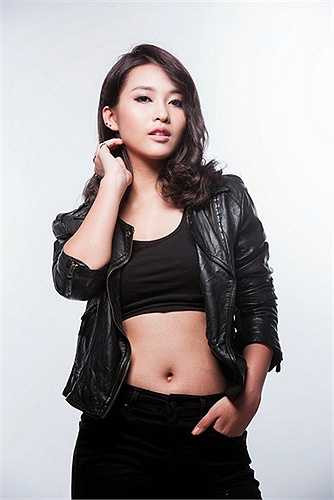 Hình ảnh mới nhất của cô rất bí ấn với sắc đen khi tham gia game show nổi tiếng Điệp vụ tuyệt mật