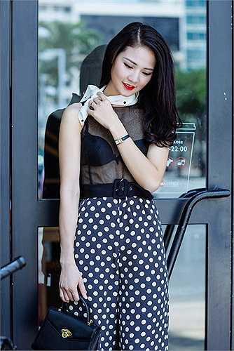 Khi đang học năm thứ 3 đại học, cô sinh viên Trần Thị Quỳnh đăng ký dự thi Hoa hậu Thể thao 2007. 