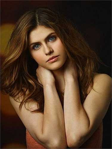 Alexandra Daddario - mỹ nhân của bom tấn 'Khe nứt San Andreas' đang khiến khán giả sôi sục vì vẻ ngoài vô cùng nóng bỏng của cô.