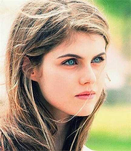 Alexandra nhận được vai diễn đầu tiên trong sự nghiệp khi mới 13 tuổi. Tuy chỉ xuất hiện một vài phút ngắn ngủi nhưng cô nàng tỏ ra khá thích thú và coi đó là kỷ niệm đáng nhớ trong đời. 