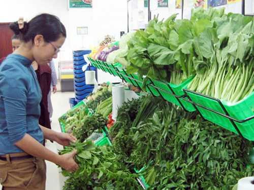 Rau xanh tăng giá chủ yếu do thời tiết nắng nóng Ảnh: Phú Khánh