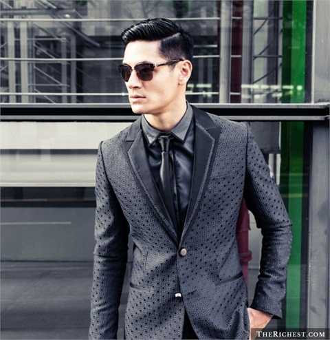 3. Nhật Bản. Đàn ông Nhật Bản lại vô cùng tinh tế trong khả năng chọn style thời trang thanh lịch và tinh tế. Và với các cô gái thì có lẽ một người đàn ông biết ăn mặc sẽ thực sự bị chú ý mạnh mẽ