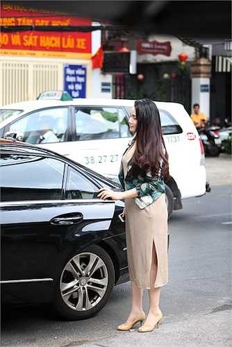 Được biết nữ diễn viên Scandal 2 sinh con gái đầu lòng cách đây hai tháng nên thân hình còn khá tròn trịa.