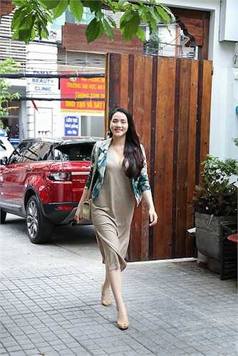 Trước đó, Trang Nhung gây chú ý khi tái xuất lần đầu hồi tháng 4 tại lễ ra mắt phim Ma Dai để ủng hộ ông xã – đạo diễn Nguyễn Hoàng Duy và Đức Thịnh đồng sản xuất.