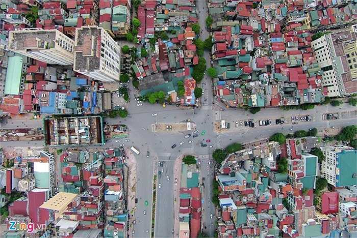 Đoạn đường dài 697 m, rộng 50 m, tổng mức đầu tư 1.767 tỷ đồng và được dự kiến xây dựng trong 3 năm (2015 đến 2018). Đây là dự án lập kỷ lục mới khi chi phí làm một mét đường lên tới 2,5 tỷ đồng. Tính chung, 3 đoạn tuyến đường vành đai 1 dài 2,344 km, với tổng chi phí lên tới 3.310 tỷ, trung bình 1,4 tỷ đồng/m.