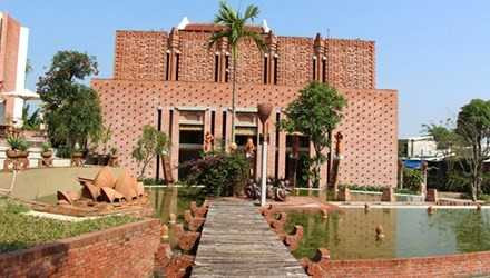 Chi tiền tỷ dựng Kinh thành Huế, Nhà thờ Đức Bà trong vườn