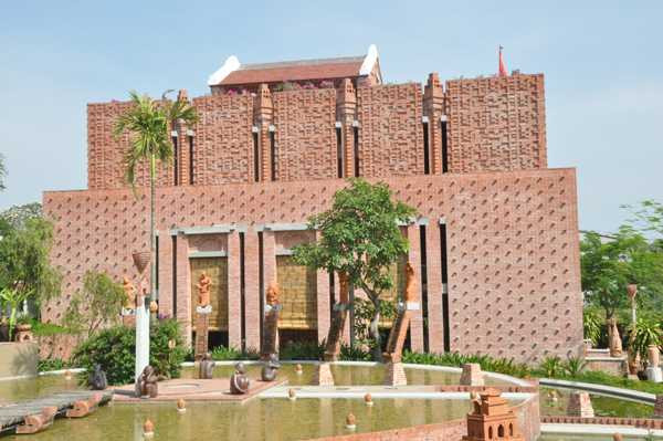 Chi tiền tỷ dựng Kinh thành Huế, Nhà thờ Đức Bà trong vườn