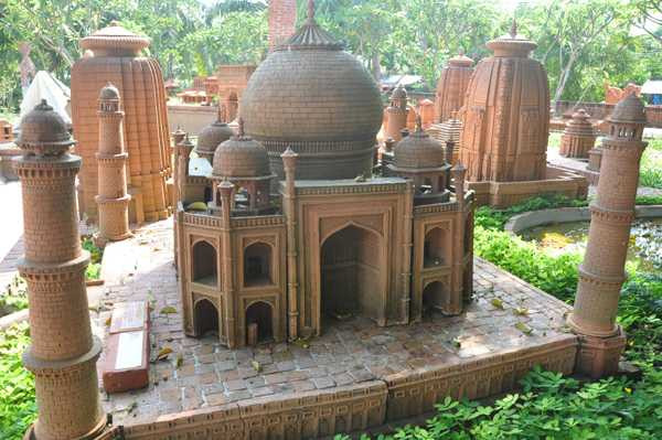 Chi tiền tỷ dựng Kinh thành Huế, Nhà thờ Đức Bà trong vườn