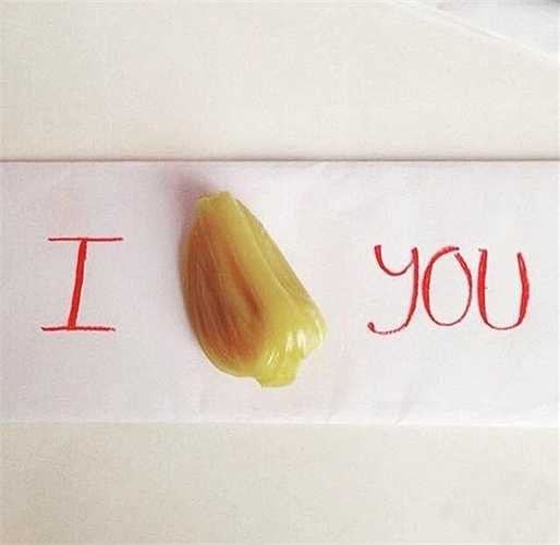 Câu đố và cũng là câu tỏ tình 'I MÍT U' lãng mạn của một số thanh niên được hiểu là 'I miss u' - 'Anh nhớ em'.