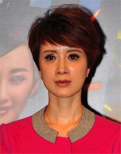 Rơi mi giả không phải là hình ảnh hiếm gặp của sao Hoa ngữ