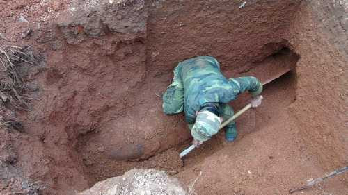 Thót tim xử lý quả bom khổng lồ trong khu dân cư