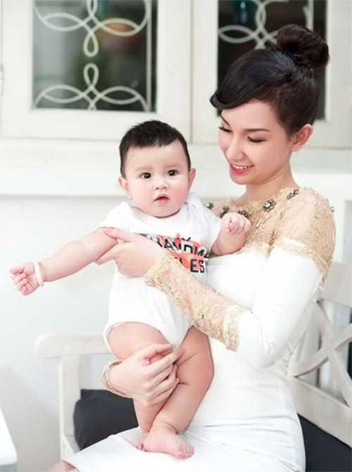 Những câu chuyện đằng sau cuộc chiến giành quyền nuôi con giữa vợ và mẹ được chồng cũ của Quỳnh Chi hé lộ trên mặt báo.