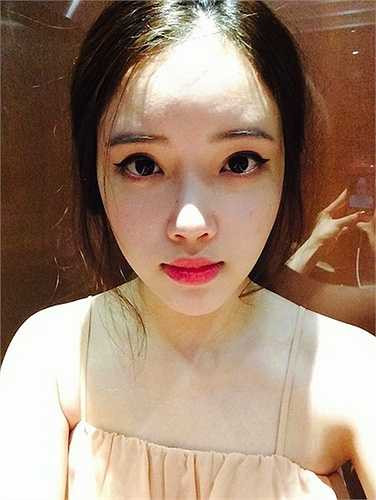 Em gái hoa hậu Mai Phương Thúy tên là Mai Ngọc Phượng (sinh năm 1993) là sinh viên trường ĐH Columbia, Vancouver, Canada 