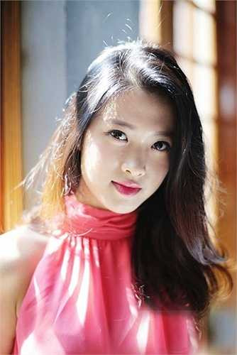 Ngọc Diễm không chỉ nổi tiếng chăm chỉ, học giỏi mà còn gây ấn tượng bởi nhan sắc xinh đẹp, ngọt ngào không thua kém chị gái 