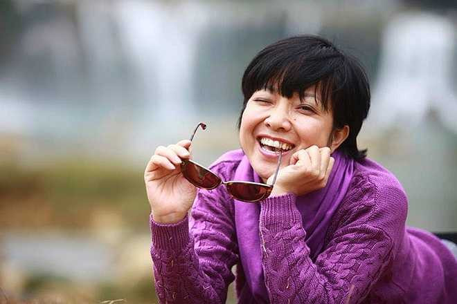 Với Thảo Vân, những cái Tết của tuổi thơ tuy nghèo nhưng vui. Niềm vui đơn giản như được ăn một bữa ngon hơn mọi ngày, được mặc bộ quần áo mới duy nhất trong năm. Ngày ấy, sự thiếu thốn khiến cho những thứ vật chất tưởng như đơn giản trở nên quý báu vô ngần.