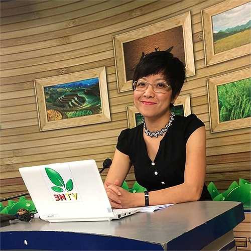 Dù gia cảnh nghèo khó, có những ngày túng thiếu, cơm chẳng đủ ăn song bố mẹ Thảo Vân vẫn cố gắng nuôi dạy con cái nên người. Thảo Vân kể, mẹ vẫn lén cho tiền mua truyện để chị có cả một kho tàng mà tưởng như, một đứa trẻ miền núi không bao giờ có được. 