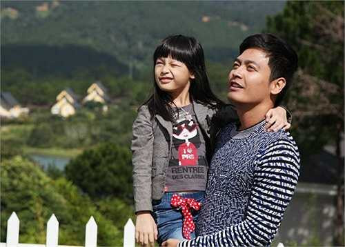 MC Phan Anh: Trong tập 2 chương trình thực tế Bố ơi, mình đi đâu thế?, khi các con phải đến từng nhà để xin nguyên liệu về làm bữa tối, còn các ông bố thực hiện nhiệm vụ tắm cho heo, Phan Anh nghẹn ngào tâm sự, hoàn cảnh này từng xảy ra với anh thời thơ ấu. Thậm chí, ngày xưa còn khó khăn hơn nhiều.