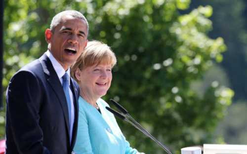 Tổng thống Mỹ Barack Obama và Thủ tướng Đức Angela Merkel phát biểu tại một thị trấn gần Schloss Elmau, nơi diễn ra hội nghị G7